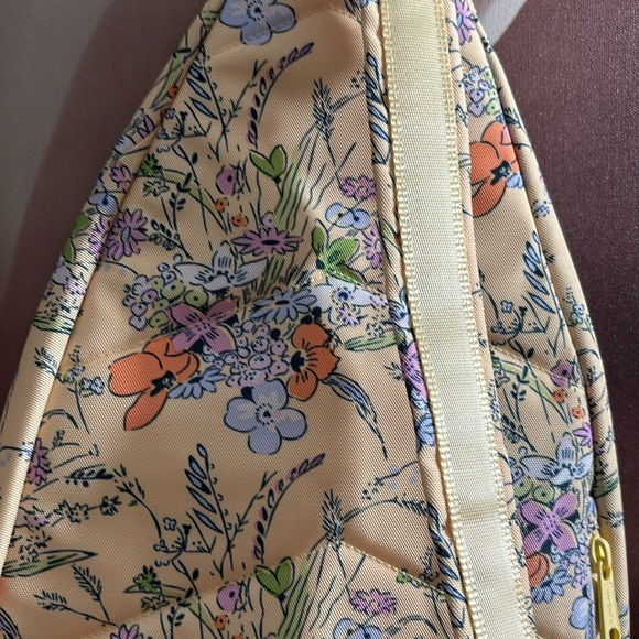 VB Large Sling Backpack Reactive NWT - Picture 8 of 10